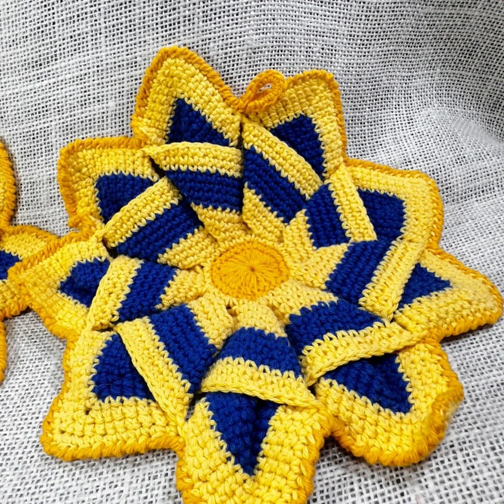 Vintage Handmade Crochet Potholders Set of 2 Yellow Navy‎ Blue Star Spiral 8.5